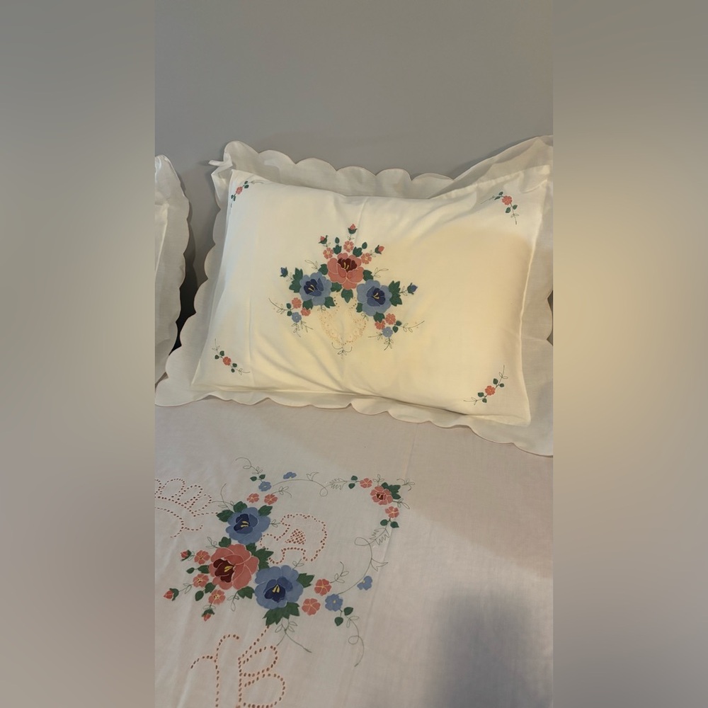 Never Used - Vintage Cottagecore Hand-Embroidered Floral Sheet Set